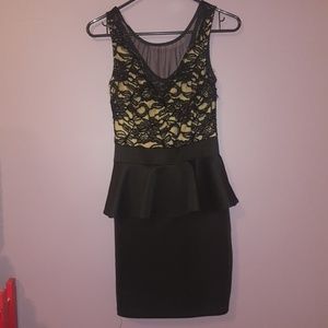 Bodycon dress with lace